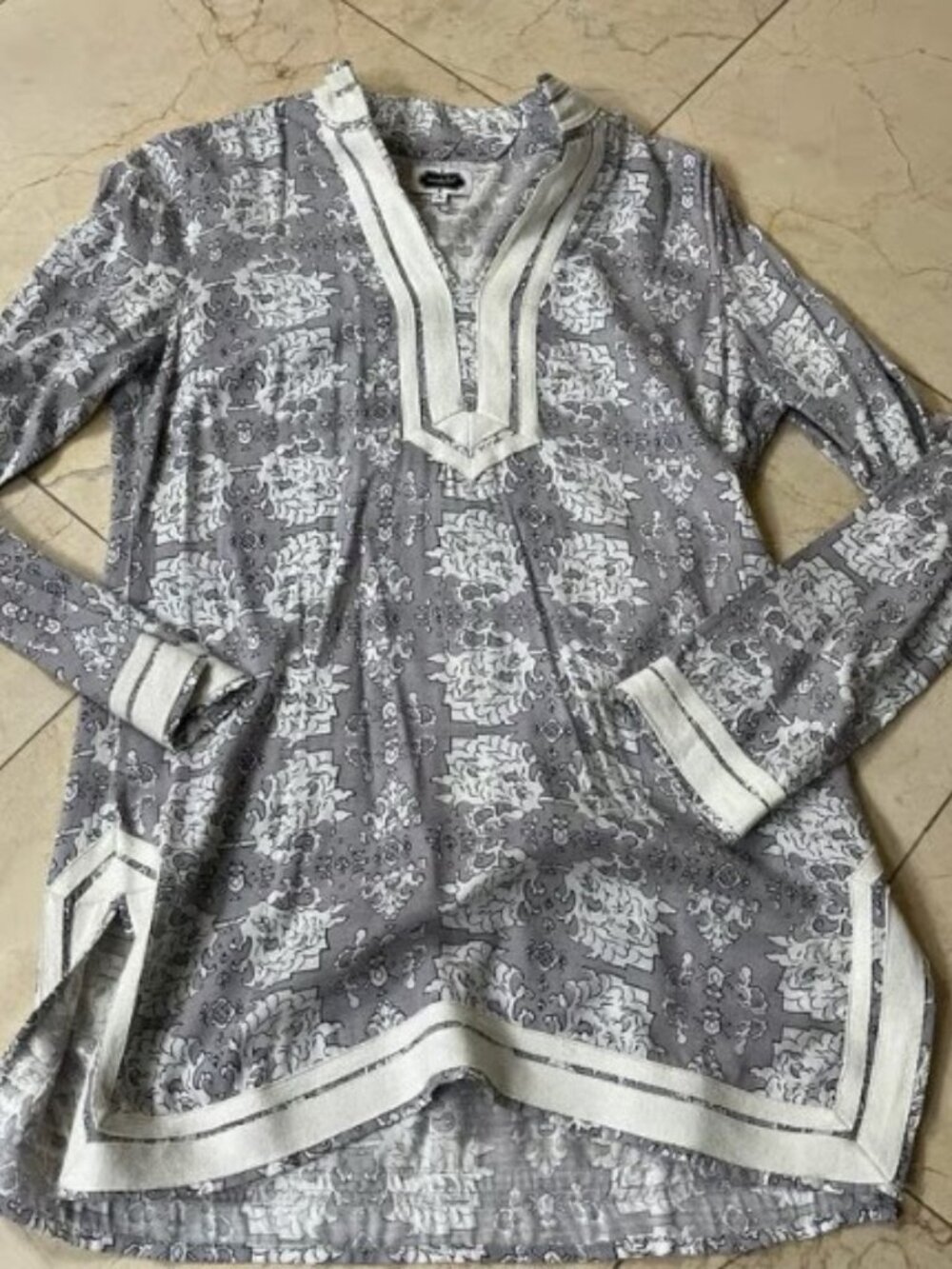 Mud Pie Gray White Printed Tunic Top Medium Boho Lightweight Blouse